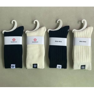 2025 new women Slouch Socks Designer SCRUNCH Socks with woven label Autumn Spring Girls Yoga socks outdoor sports Versatile Tube sock