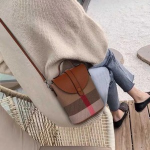 AIDRANI Fashionable Womens Mini Bag Plaid Single Shoulder Crossbody Bag Canvas Patchwork Cowhide Portable Small Bag G250723