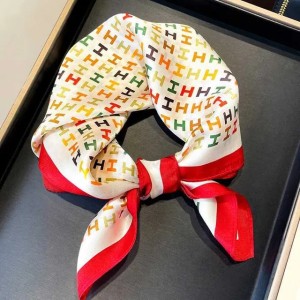 Bandanas Durag 1 piece of 70cm colored letter H womens silk scarf simulating silk simple and Tren headwear clothing and matching square scarf J241010 (Main Dark Grey)