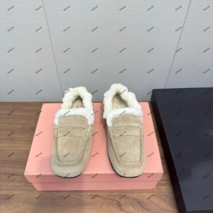 10A Top Quality soft and comfortable to the touch, with simple and elegant lines and cleverly matched colors, harmoniously toned casual shoes. (Size Size Guide)