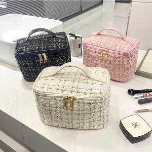 Designer Bag New Trendy Chanel-style Makeup Bag Handheld Large Capacity Portable Luxury Bag Travel Toiletry Makeup Organizer Bag Manufacturer Wholesale