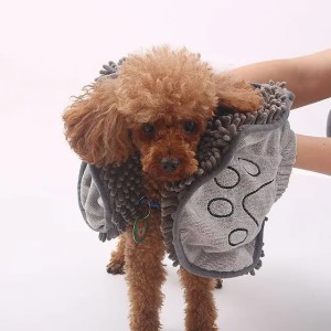 Dog drying towel transformed into dog bath pad, super soft, absorbent and quick drying, machine washable dog towel with detachable strap