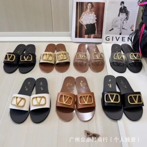 2024 new metal letter outer sheepskin/PVC one-piece women's big V slippers