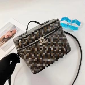 Designer bag Fashion Muse quality totes crossbody makeup bag Mens leather white Clutch Shoulder Mens small cosmetic wash Luxury handbag travel Messenger bags