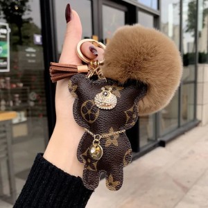 Package hanging piece creative keychain bear keychain high-end leather men's and women's European style personalized car key hanging piece (Multicolored)