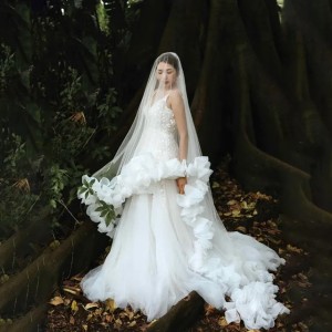 Elegant Wedding Veils Two Layer Tulle 3D-Flowers Chapel Veil Appliques Lace Tulle White Ivory Bridal Veil Customized Veils V3271 Wedding Accessories