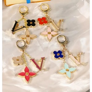 Keychains Lanyards Designer Key Rings Pink Crystal Keychain Wallet Bag Luxury Charm Decoration Accessory Golden Chain a01